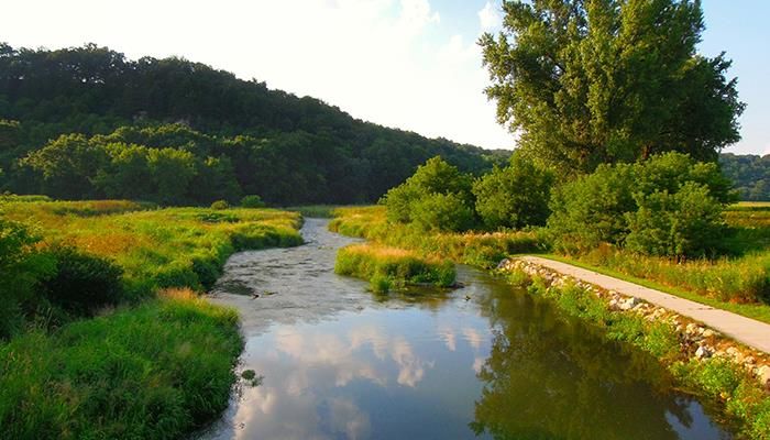 Canoe ride tells a different story of Raccoon River