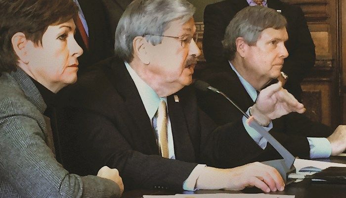 Branstad pitches plan to fund water quality, schools