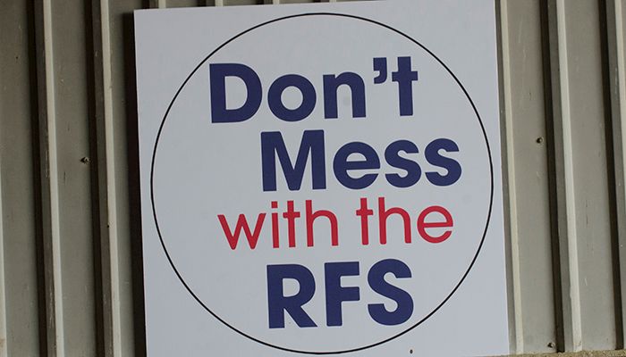 Grassley presses Trump to maintain RFS obligation 