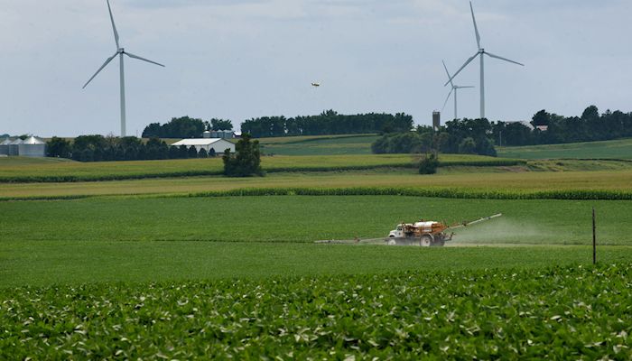 Spray applicators getting an education in dicamba