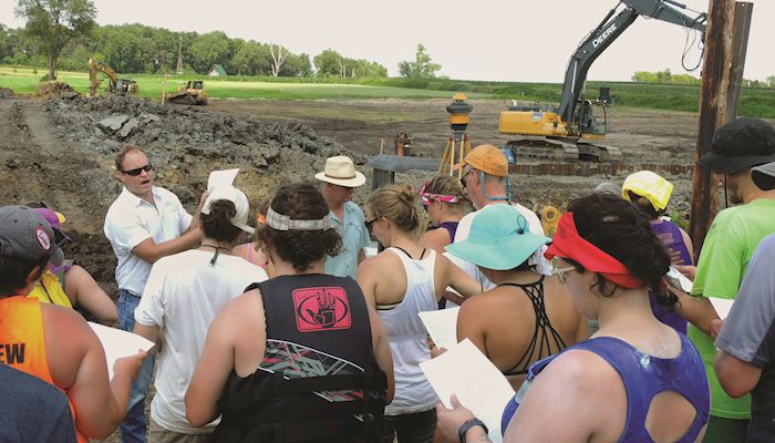 River clean-up crew sees how farmers aid water quality
