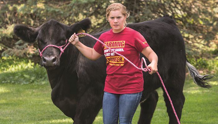 Iowa teen raises a good steer for a great cause