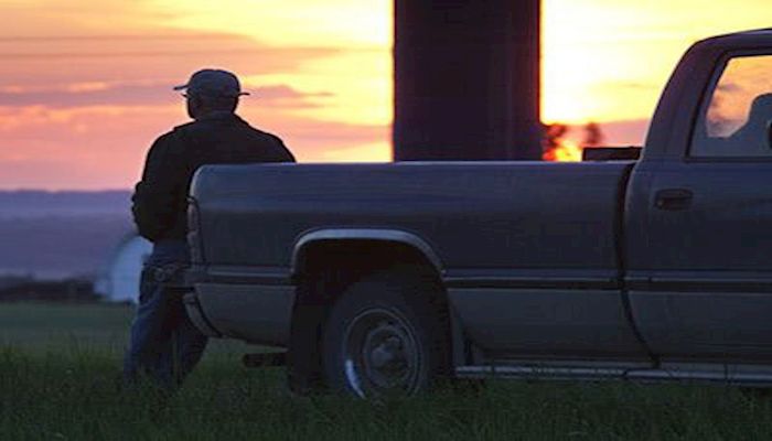 Farmer sentiment declines, survey finds
