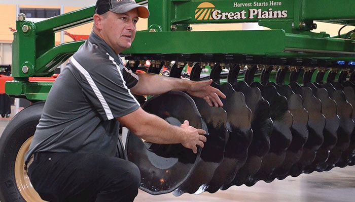 Mike Ohnsat explains how uniquely designed SpeedBlades on the Great Plains Ultra-Disk cut and incorporate residue without plugging up during high-speed tillage operations.  