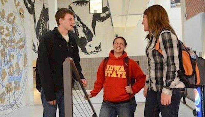 Foundation awards 20 scholarships to Iowa students