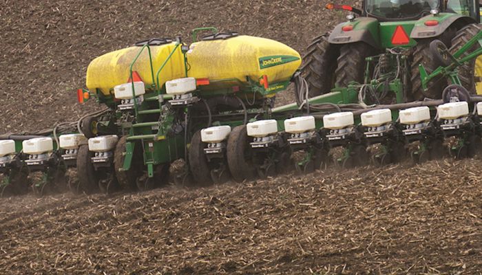 Iowa farmers sticking with corn-soybean rotation