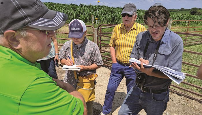 Globe-trotting journalists visit Iowa farms 