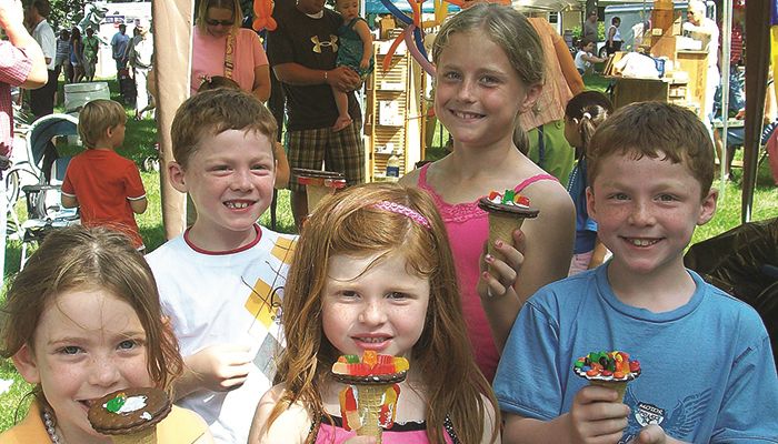 Kids eating ice cream