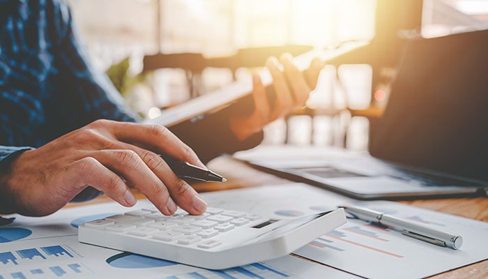 Estimating board offers first look at Iowa revenue 