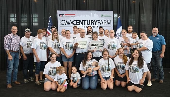 Bruggemans receive Century Farm award