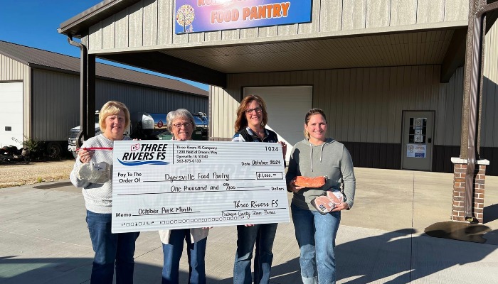 Dubuque County Farm Bureau Donates to Food Pantry in Honor of National Pork Month