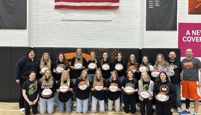 Linn County Farm Bureau Awards State Basketballs