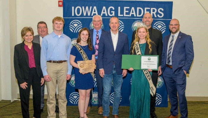 Bacon Buddies recognized for community leadership  