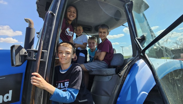 Brink farm welcomes 3rd graders