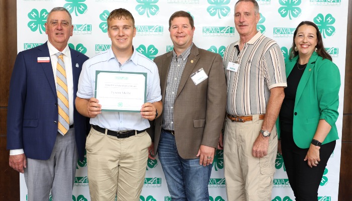 Tyson Mohr Awarded 4-H Scholarship from Iowa 4-H Foundation