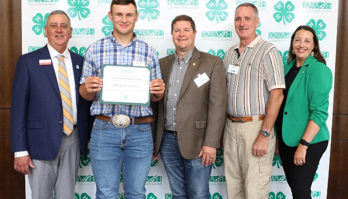 Michael Jensen Awarded 4-H Scholarship from Iowa 4-H Foundation