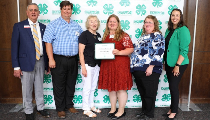Lauren Keller Awarded 4-H Scholarship from Iowa 4-H Foundation