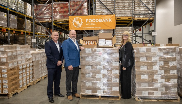 Fareway and Iowa Farm Bureau partner to "Meat the Need" with truckload donation to Iowa food banks 