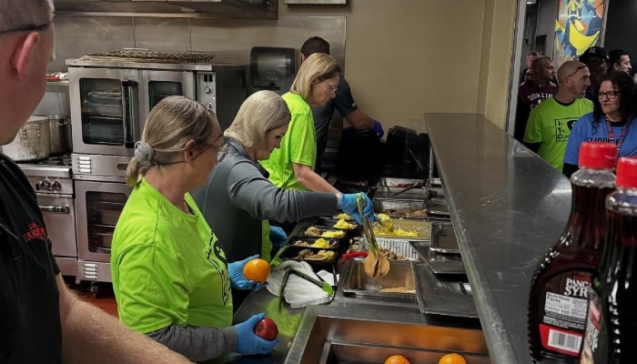 Iowa Pork, Fareway serve up bacon and hope on Giving Tuesday