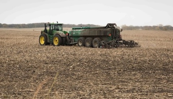 Confinement site manure applicator opportunity