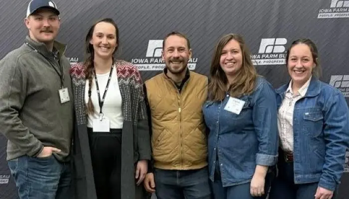 Iowa County Young Farmers attend Conference in DM