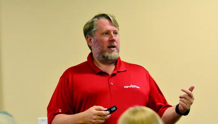 Layered herbicide strategy best to battle waterhemp 