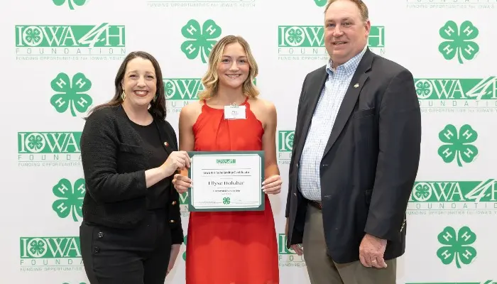 Ellyse Holubar Awarded 4-H Scholarship from Iowa 4-H Foundation