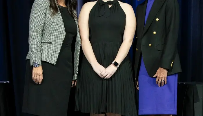 Governor recognizes scholars