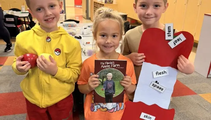 Warren County kindergarten students explore apples through their five senses