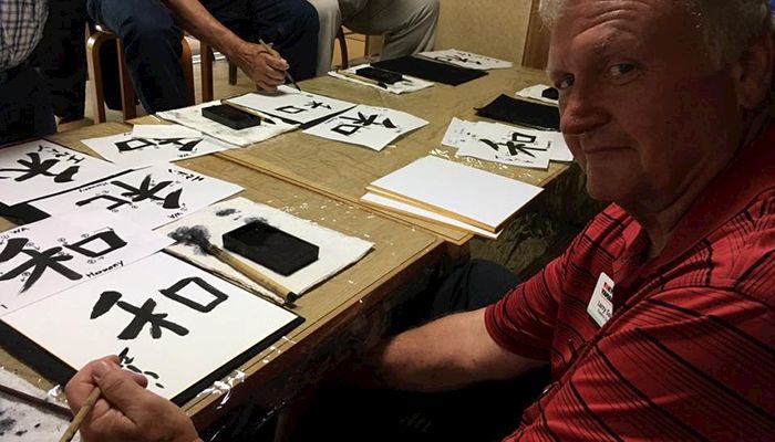 Iowa farmer Larry Sailer learns to write in Japanese