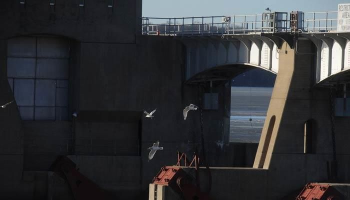 Mississippi River barge shipping resumes after floods, but rains to return